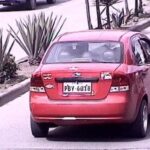 El perjudicado por el robo pide ayuda para localizar el vehículo Chevrolet Aveo, de placa PBY-6018.