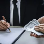 Ilustración de la estafa en Gualaceo.