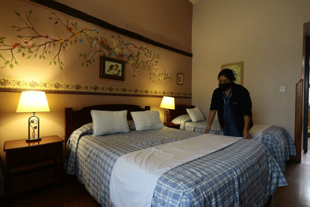 Durante el feriado del 10 de Agosto, centenares de turistas locales y extranjeros optaron por hospedarse en la ciudad de Cuenca. Foto: Archivo