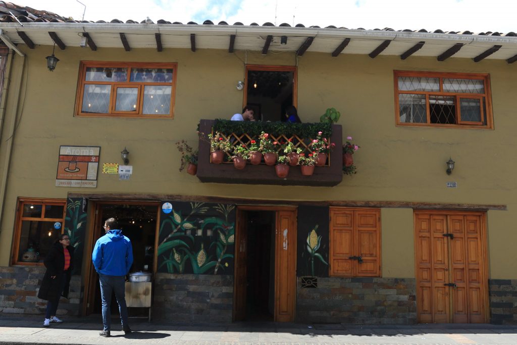 Las casas patrimoniales de la avenida Loja engalanan el acceso al Centro Histórico de Cuenca desde la zona sur. /XCA