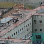 En el último amotinamiento, los privados de la libertad ocuparon los techos y terrazas de los pabellones de la cárcel. / XCA