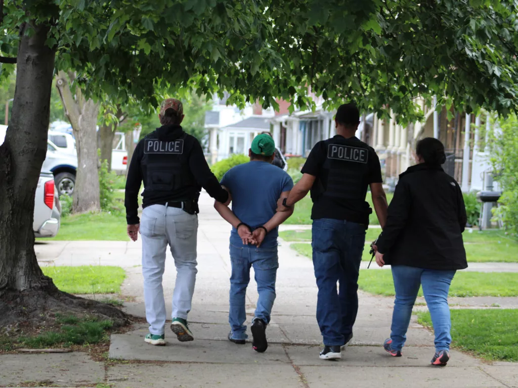 Ecuatorianos entre ser deportados y regresar voluntariamente