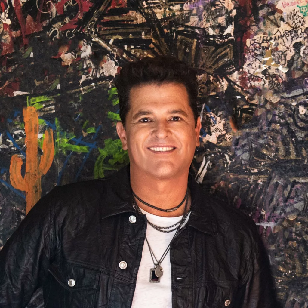 El cantante colombiano Carlos Vives se mostró en declaraciones a EFE contrario a la "revictimización" de América y a favor de un discurso de reaproximación cultural y emocional con España. Foto: Facebook