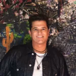 El cantante colombiano Carlos Vives se mostró en declaraciones a EFE contrario a la "revictimización" de América y a favor de un discurso de reaproximación cultural y emocional con España. Foto: Facebook