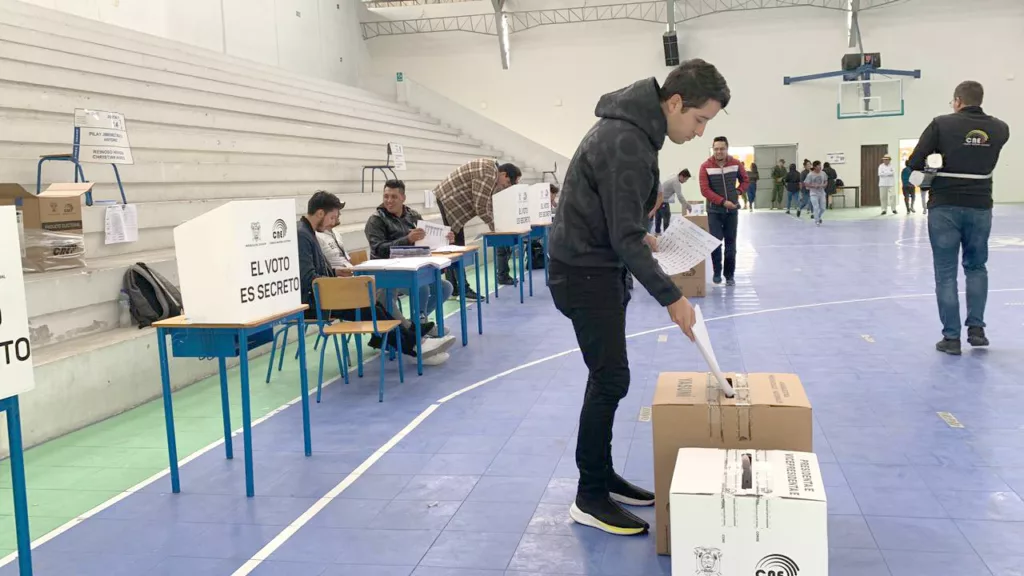 El domingo será el único simulacro electoral para las elecciones de segunda vuelta del 15 de octubre. Foto XCA, El Mercurio