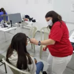 Una de las actividades recientes del Club Rotario Tomebamba fue la revisión a personas con problemas oftalmológicos durante la ‘Misión Santa Cruz’. /XCA