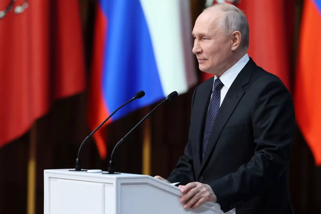 El presidente ruso, Vladímir Putin, extendió hasta finales de 2024 la vigencia del embargo contra los alimentos perecederos occidentales. Foto: EFE