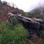Al menos 24 fallecidos tras la caída de un autobús a un abismo en el sur de Perú. Foto: EFE