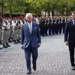El rey Carlos III de Reino Unido inició este miércoles, 20 de septiembre de 2023, su visita de Estado a Francia, donde fue recibido por el presidente francés, Emmanuel Macron. Foto: EFE