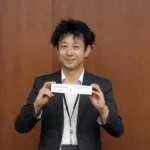 El equipo japonés que creó unos palillos capaces de modificar el sabor salado de la comida a través de estímulos eléctricos ha sido premiado en la categoría de Nutrición en los Nobel Ig, la parodia del prestigioso certamen sueco. Foto: EFE