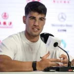 Carlos Alcaraz habla en rueda de prensa sobre el Abierto de China.