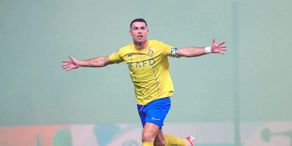 El delantero portugués Cristiano Ronaldo fue suspendido y multado por sus gestos contra la afición del Al-Shabab.