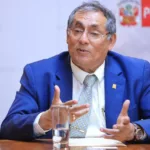 El ministro de Energía y Minas de Perú, Óscar Vera, anunció la decisión de licitar los tres lotes petroleros que iba a entregar a la empresa estatal Petroperú. Foto: X (Twitter)