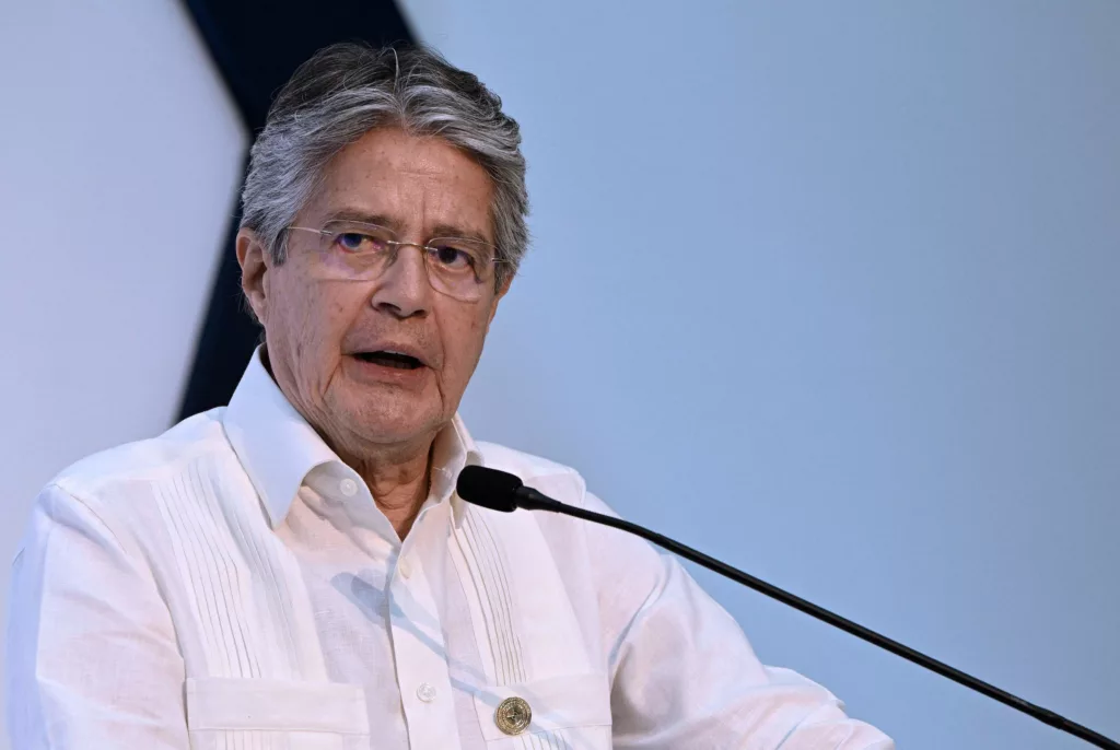 La Asamblea declaró este jueves responsable del delito de peculado al expresidente Guillermo Lasso en la votación final del juicio político.