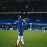 Moisés Caicedo jugó los 90 minutos para el Chelsea en la derrota 2-0 ante el Everton. Foto: Chelsea