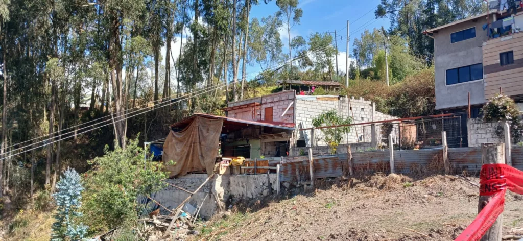 Casas en riesgo de desplomarse en la parroquia Ricaurte.