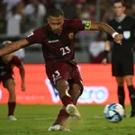 Salomón Rondón anotó el gol de la victoria para Venezuela.