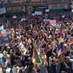 Imagen referencial. Miles de personas se concentraron este viernes, 15 de septiembre de 2023, en la ciudad de Al Sueida, en el sur de Siria, para pedir la salida del presidente Bachar al Asad. Foto: Internet