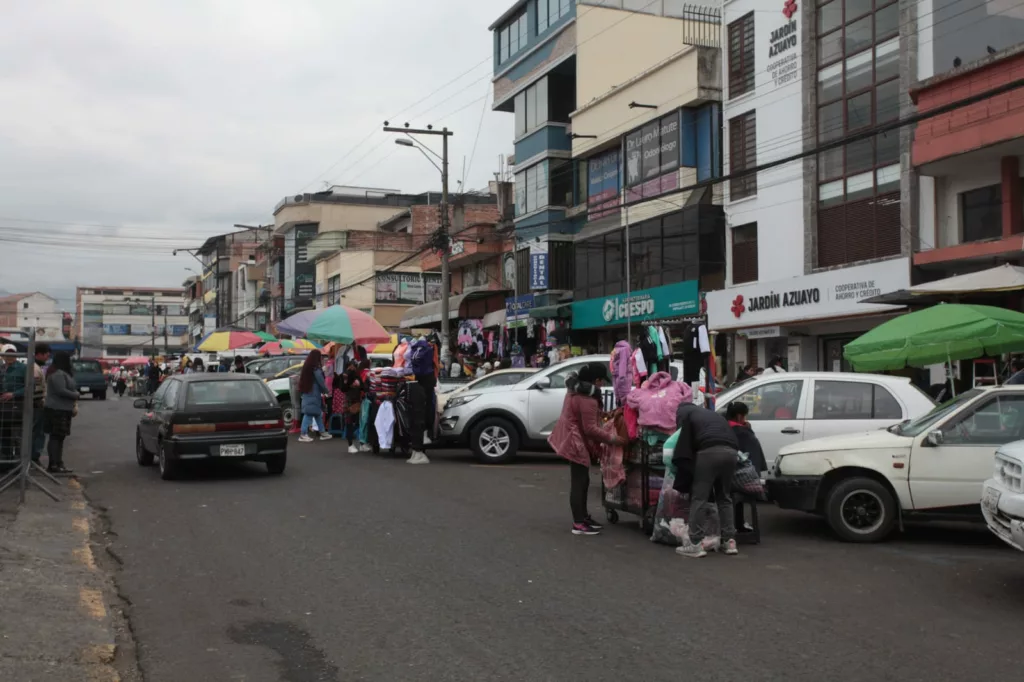 Los problemas en la Feria Libre de El Arenal y en los alrededores tienen una larga data y hasta ahora ninguna administración municipal ha podido corregir. Foto: XCV