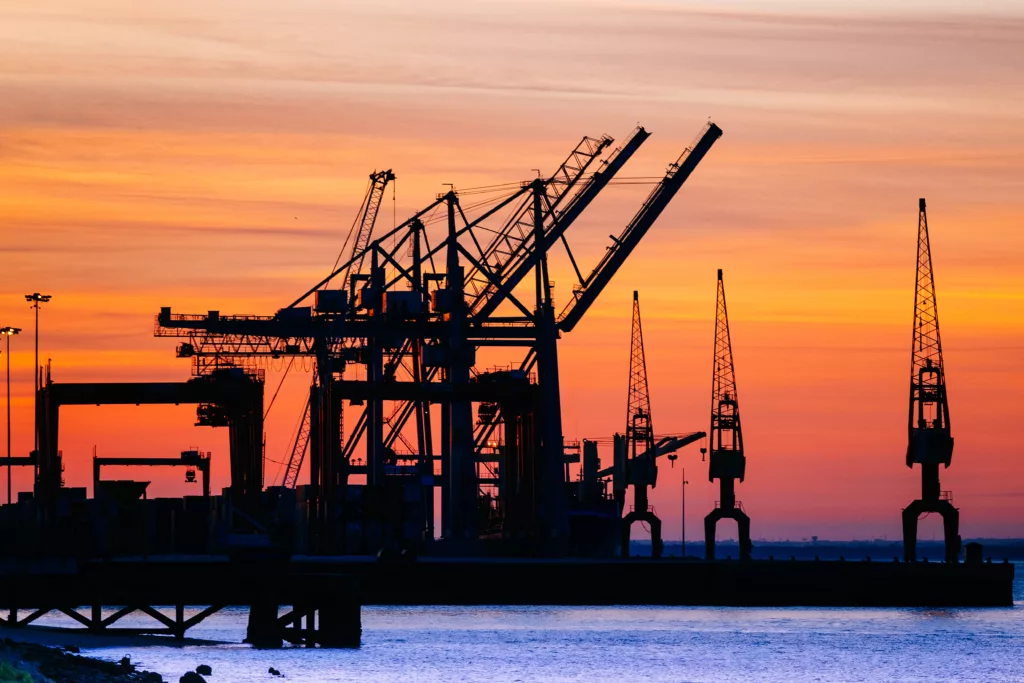 El precio del barril de petróleo intermedio de Texas (WTI) abrió este miércoles, 27 de septiembre de 2023, con una potente subida de más de dos dólares. Foto: Freepik