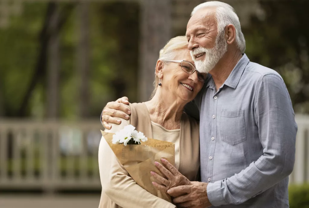 Los mayores de 60 años que pasan más tiempo sedentarios pueden tener mayor riesgo de desarrollar demencia. Foto: Freepik