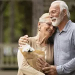 Los mayores de 60 años que pasan más tiempo sedentarios pueden tener mayor riesgo de desarrollar demencia. Foto: Freepik