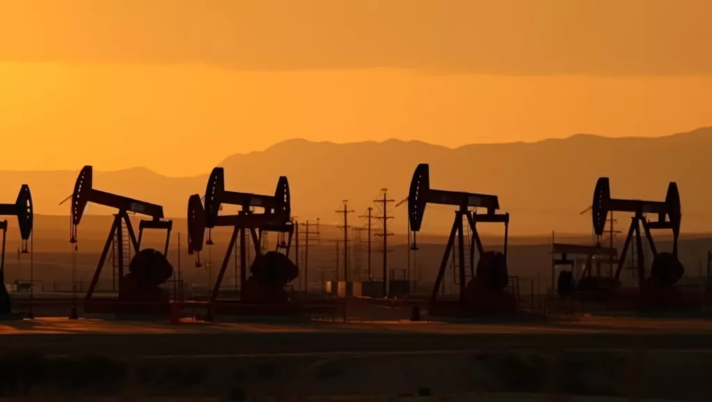 Imangen referencial. El precio del barril de petróleo intermedio de Texas (WTI) abrió este jueves, 21 de septiembre de 2023, con una ligera subida del 0,56 %, hasta 90,16 dólares el barril. Foto: Freepik