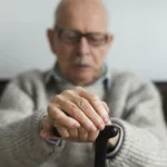 Un estudio desarrollado por investigadores de la Universidad de Ginebra mostró que durante la noche se produce una mayor destrucción de las neuronas dopaminérgicas, afectadas por el párkinson. Foto: Freepik