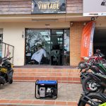 En la cadena de barberías Vintage adquirieron generadores de electricidad que funcionan con gasolina para no suspender la atención. XCA