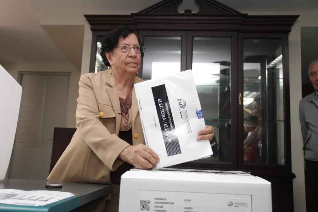 36 personas se inscribieron para votar en sus casas