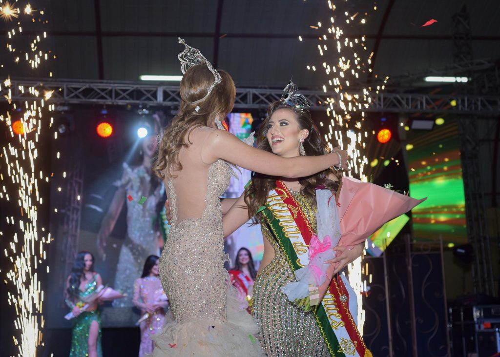 Karol Angeline Valle Sánchez, de 20 años de edad, fue elegida el pasado viernes como reina de Azogues. El evento se desarrolló en el coliseo Tipo Mil. Cortesía