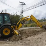 La maquinaria ingresó para intervenir los primeros metros del acceso Bullcay-Puente de la Unidad. Se asfaltarán 556 metros de vía. Cortesía