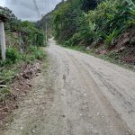 La vía a Uzhcurrumi, de 4,4 kilómetros, fue rehabilitada a nivel de lastre. El acceso conecta los cantones Pucará y Pasaje. Cortesía