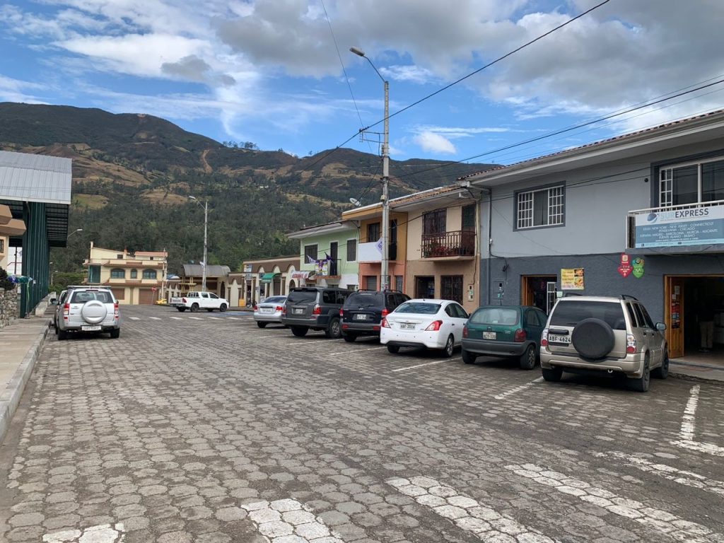 En las calles de los alrededores del Municipio de Girón se aplicará el parqueo tarifado. Cortesía