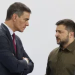 El jefe del Gobierno español, Pedro Sánchez, prometió al presidente de Ucrania, Volodímir Zelenski, más ayuda militar. Foto: EFE