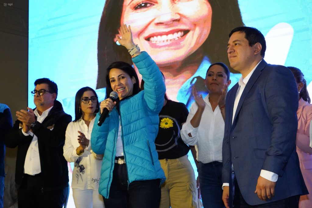 la candidata Luisa González aceptó la derrota en esta segunda vuelta y felicitó a Daniel Noboa como el virtual ganador de la Presidencia.