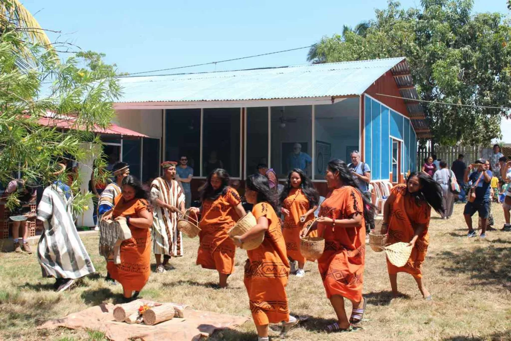 En el corazón de la Amazonía peruana nació un centro de estudio de lenguas indígenas que busca salvarlas de su extinción. Foto: EFE