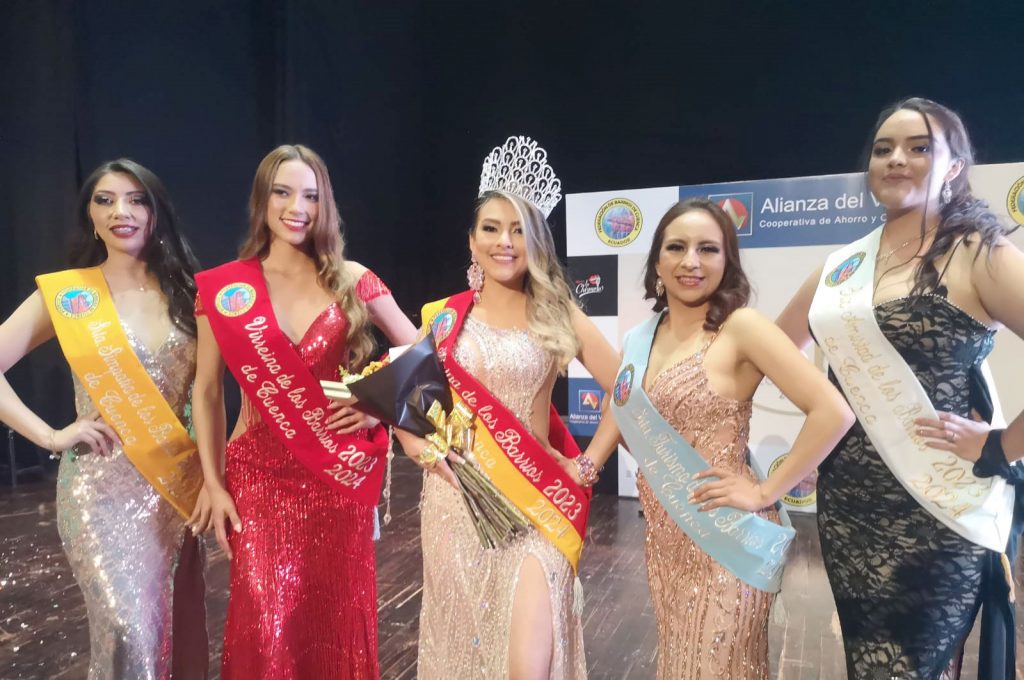 Camila Ojeda se convirtió en la nueva reina de los Barrios de Cuenca 2023-2024 tras la elección realizada en el Teatro de la Casa de la Cultura.