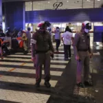 La Policía de Tailandia detuvo a un menor de 14 años como supuesto autor de un tiroteo ocurrido en un centro comercial de Bangkok. Foto: EFE