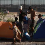 Imagen referencial. Al menos 17 migrantes en un siniestro de tránsito después de que un autobús con 55 de ellos se volcó en una carretera en Oaxaca. Foto: EFE