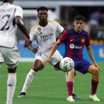 Barcelona y Real Madrid se enfrentan en el 'Clásico' en busca del liderato. Foto: EFE