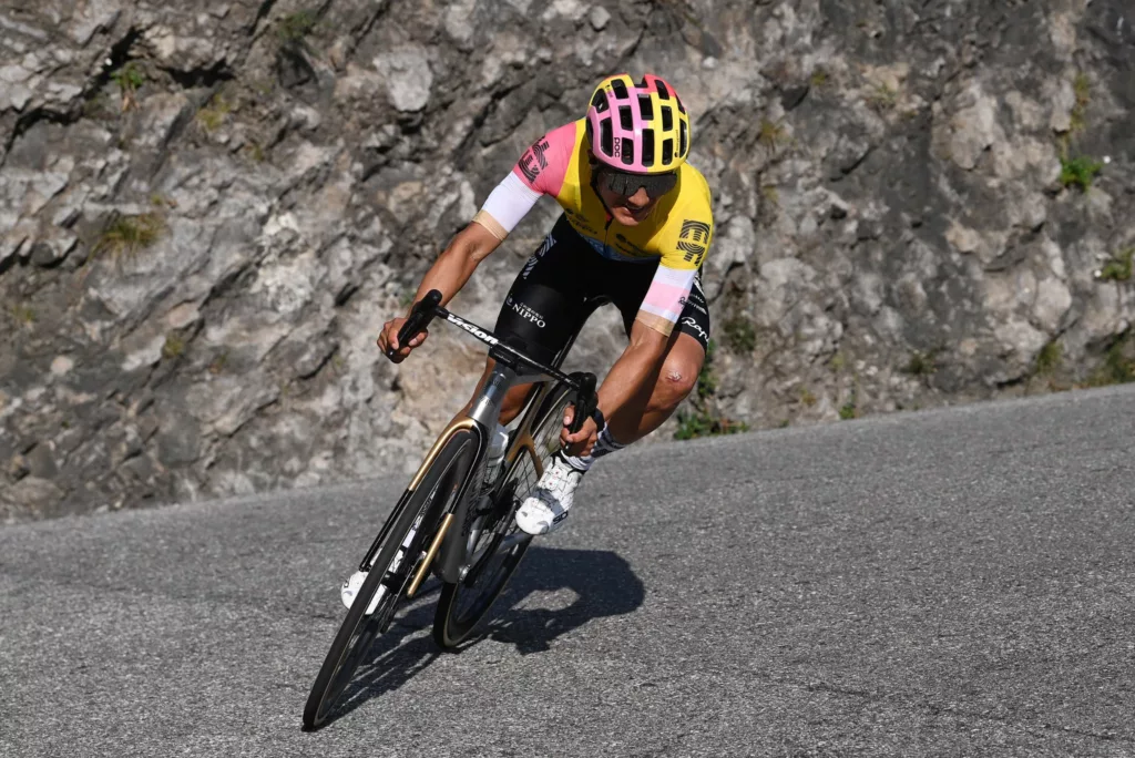 Richard Carapaz reaparece en la Flecha Brabanzona camino de la Amstel