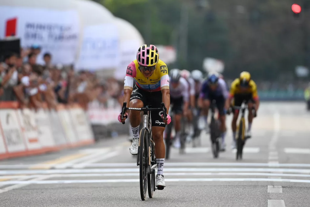 Richard Carapaz, campeón olímpico en ruta, será, uno de los alicientes en la 64 edición de la Flecha Brabanzona que se disputa este miércoles.