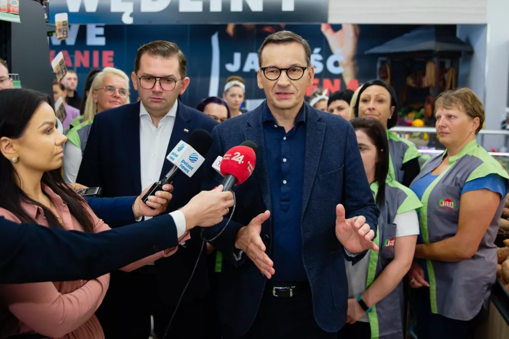 El primer ministro de Polonia, Mateusz Morawiecki, pidió "el castigo más severo posible" para unos creadores de contenido acusados de actividades sexuales con menores de edad. Foto: X (Twitter)