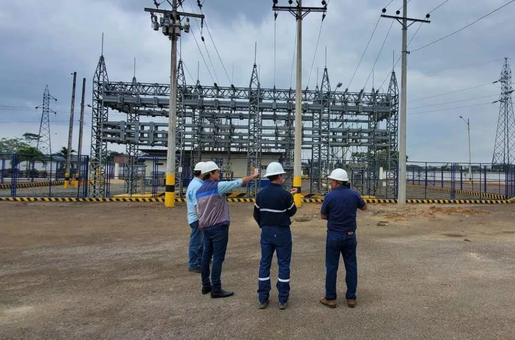 Imagen referencial. Varias zonas de Ecuador registraron apagones la noche del miércoles por escasez de electricidad dentro del sistema nacional. Foto: X (Twitter)