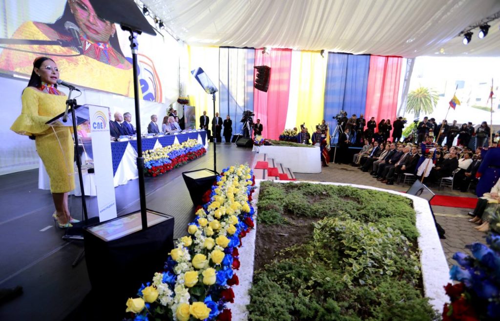 El CNE inauguró la jornada electoral a nivel nacional y dio paso a la apertura de recinto para el inicio de las votaciones.