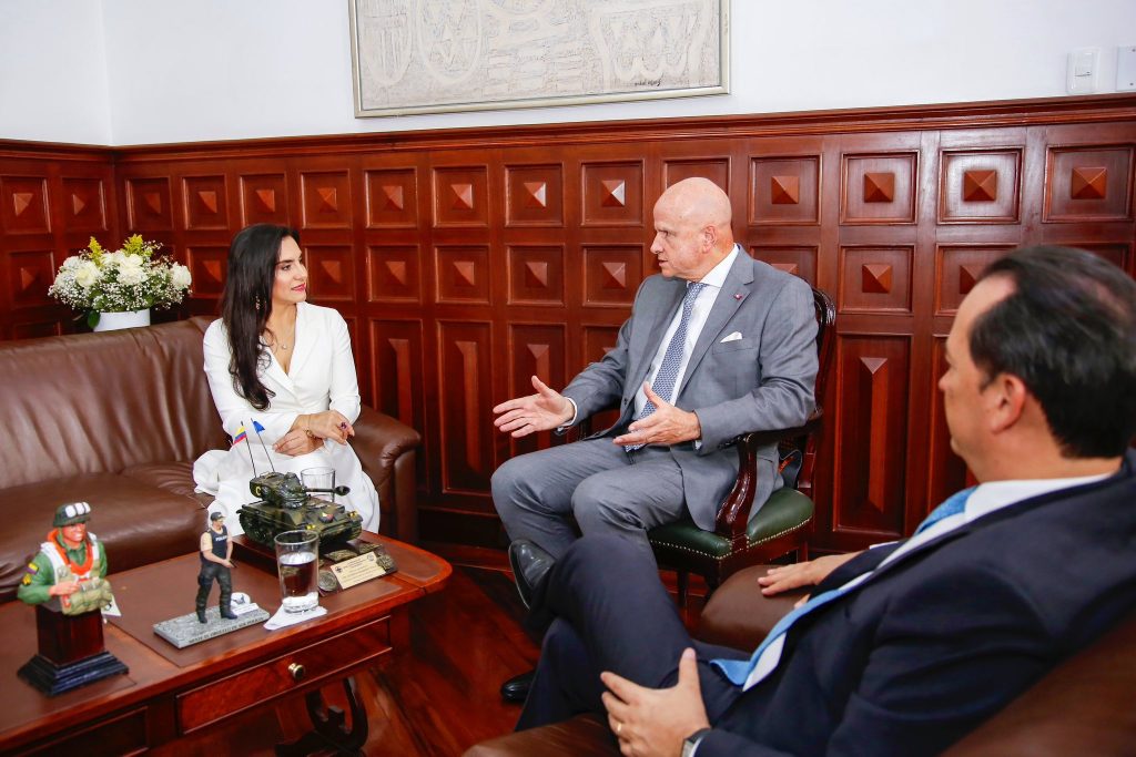 La vicepresidenta electa Verónica Abad se reunió este lunes 23 de octubre de 2023 con el actual vicepresidente Alfredo Borrero.