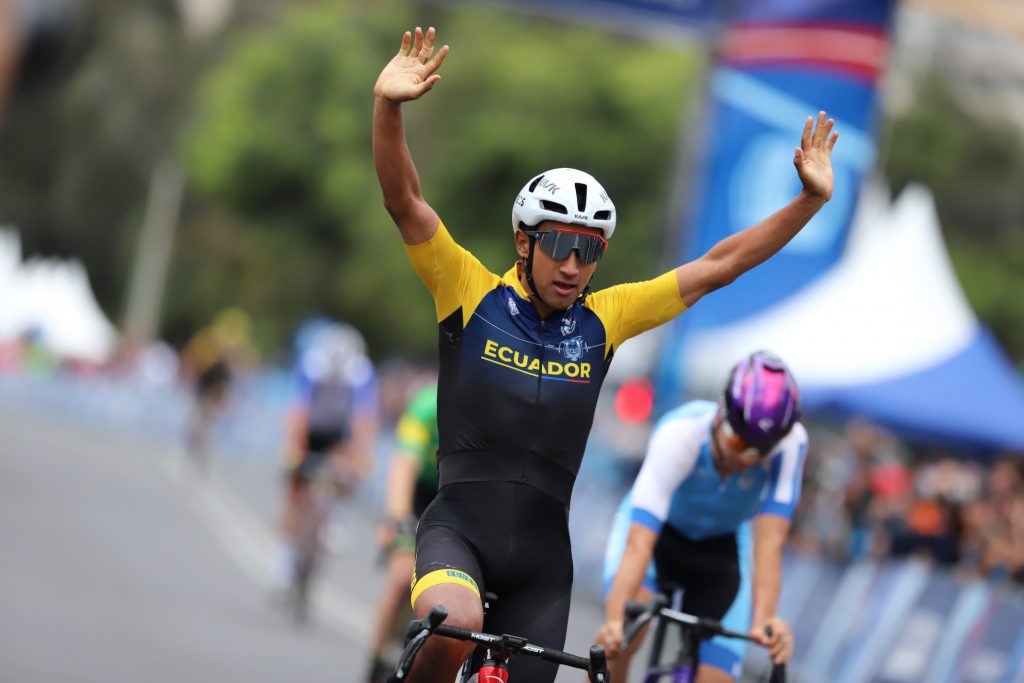 El ciclista ecuatoriano Jhonatan Narváez ganó la medalla de oro en la prueba de ruta individual de los Juegos Panamericanos Santiago 2023