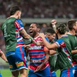Jugadores de Fortaleza celebran pase a la final de la Sudamericana.