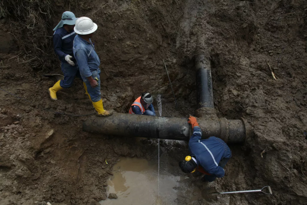 La empresa ETAPA EP declaró en emergencia al sistema de Agua Potable de Rayoloma.